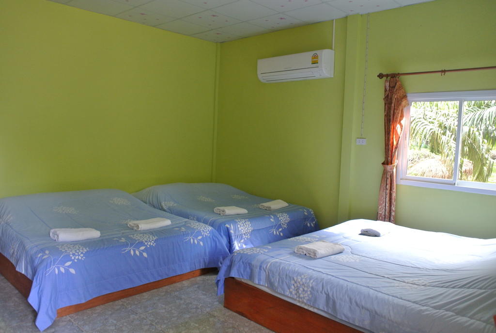 Bantatuk Resort & Restaurant Ban Tha Khun Habitación foto